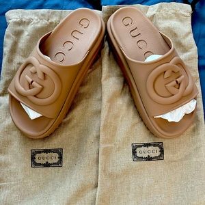 💯 Authentic Gucci Rubber Interlocking G Slide Sandals
